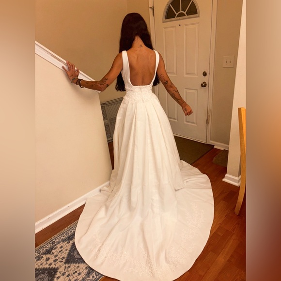 Oleg Cassini Dresses & Skirts - Oleg Cassani Wedding Dress only $120